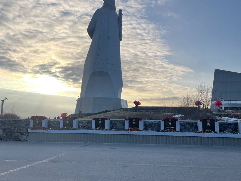Мурманск-город герой