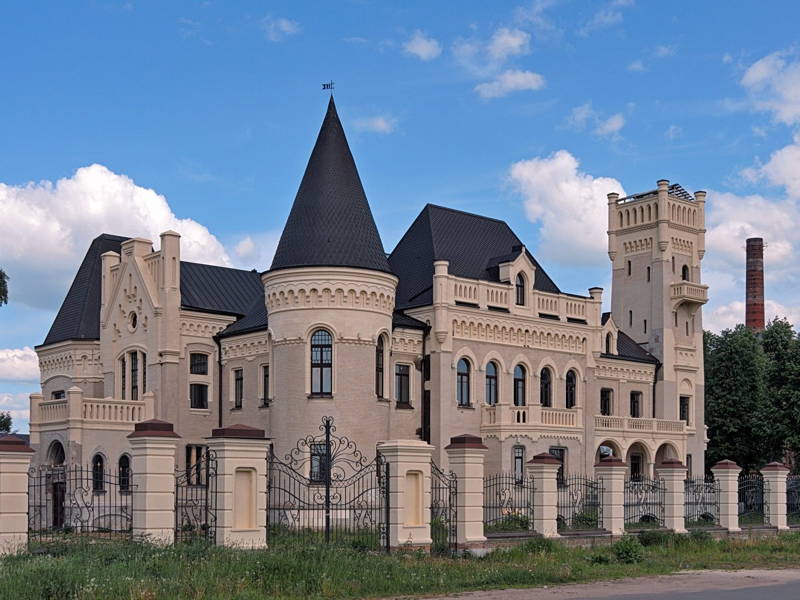 Замок Понизовкиных, Некрасовские места и родина А.М. Опекушина