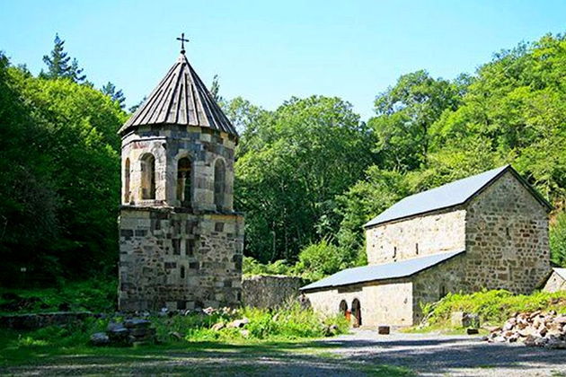 Виды Древний Уплисцихе и живая вода Боржоми