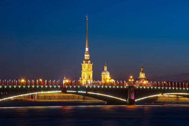 Фото к экскурсии Ночная прогулка на электросудне-ресторане под развод мостов Петербурга