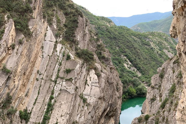 Виды Там, где парят орлы: Сулакский каньон, пещеры Нохъо и бархан Сарыкум