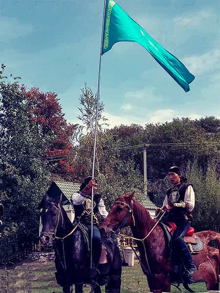 Традиции и обычаи казахов с конным шоу  - фото 1