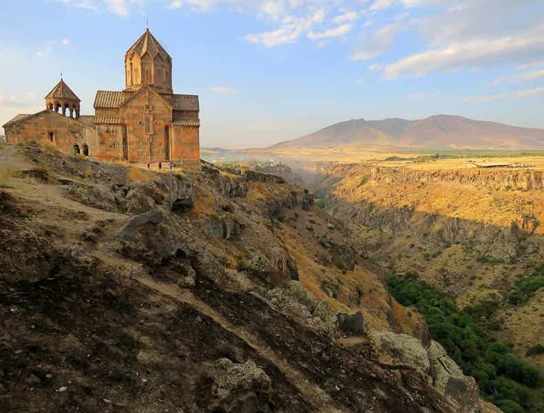 Индивидуальный тур Замок Амберд, аномальная зона, монастыри Сагмосаванк и Ованаванк, Аллея букв за один день  - фото 4