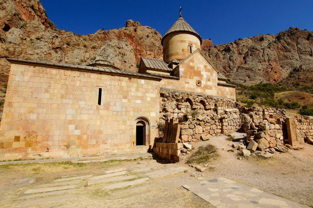 Виды  Монастырь Нораванк