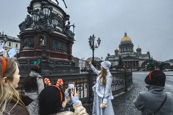 Со Снегурочкой по Петербургу: настоящая новогодняя экскурсия — фото 3, Санкт-Петербург | Покатаем