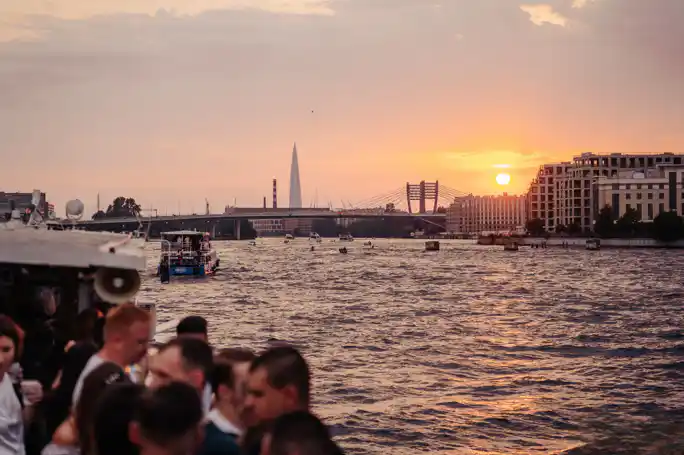 Музыкальный закат в Финском заливе: магия Петербурга с воды