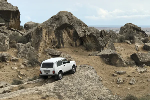 Journey to Gobustan reserve and mud volcanoes — photo 3, Baku | Pokataem