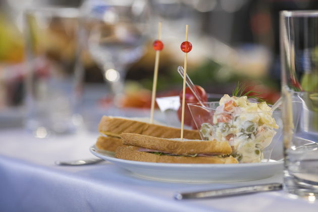 Виды Последний звонок на теплоходе Прага с фуршетом