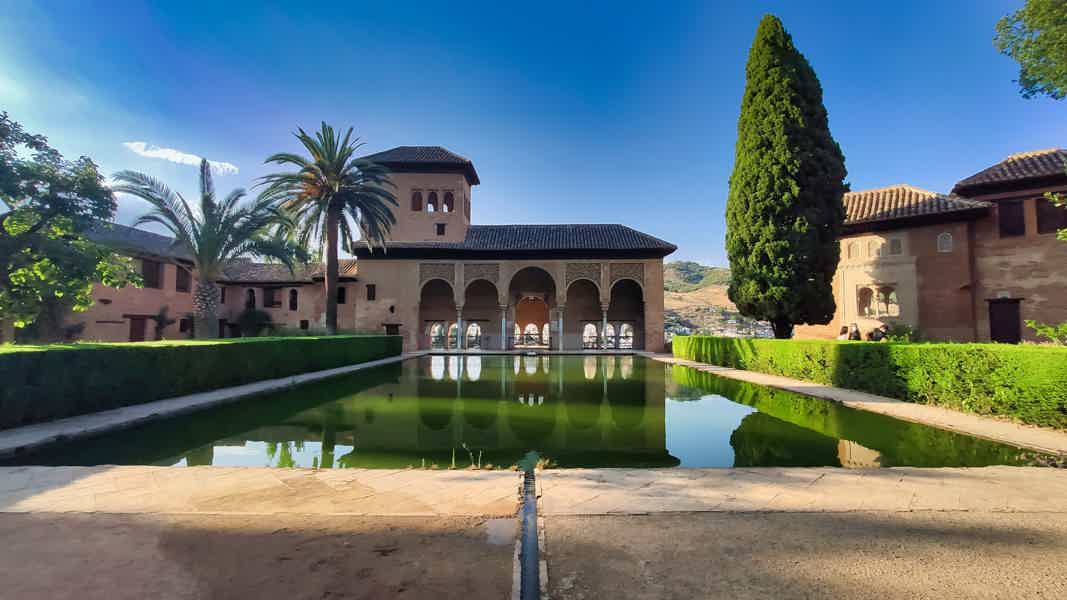 Сказочные дворцы Альгамбры и сады Хенералифе - фото 1