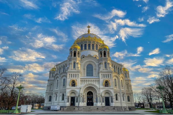 Посетить два великих Морских собора: в Петербурге и Кронштадте