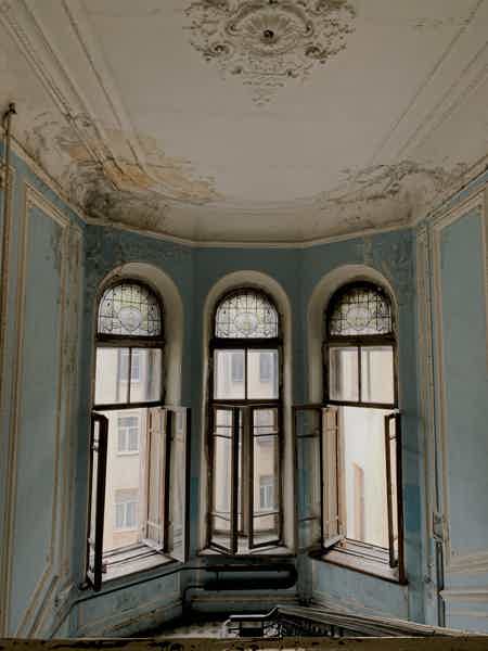 Петроградка изнутри: дворы-колодцы, парадные, дом эмира Бухары - фото 1