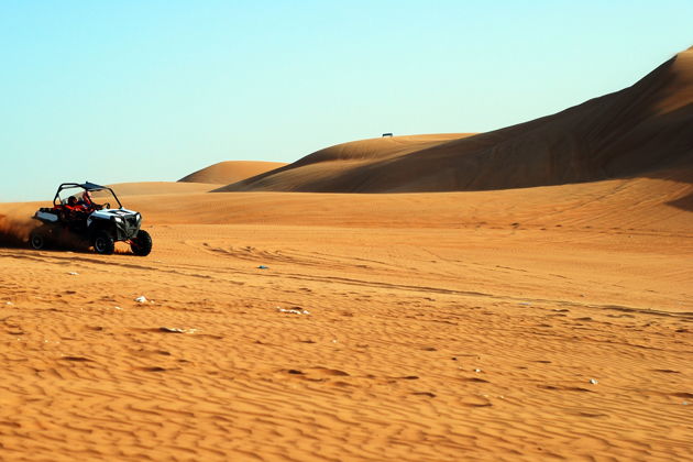 Главное изображение экскурсии - Поездка на багги по дюнам с ужином и развлечениями в Heritage Camp
