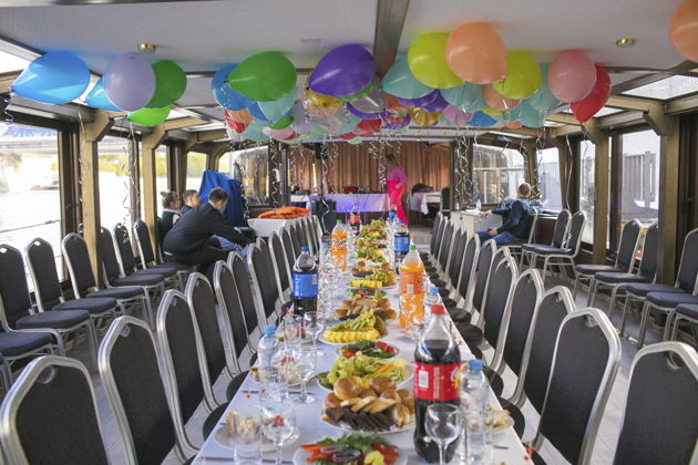 Виды Выпускной вечер с банкетом на теплоходе «Прага»