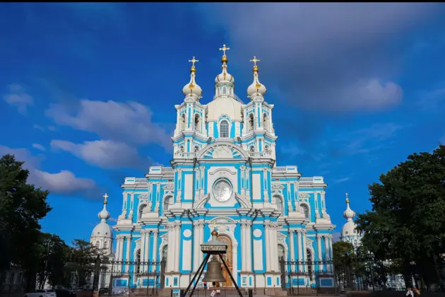 Александро-Невская лавра и Смольный собор — архитектурные жемчужины Петербурга — фото 3