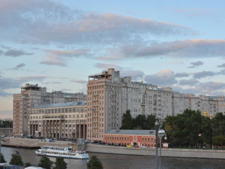 Дом на набережной