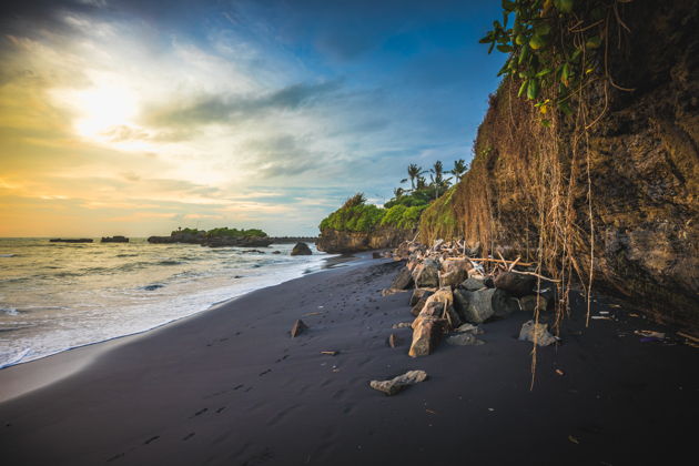 Загадочный Восток Бали: храмы, дворцы и вулканические пляжи