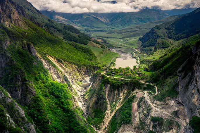 Мини-тур в горы Осетии: самые знаковые места за 4 часа