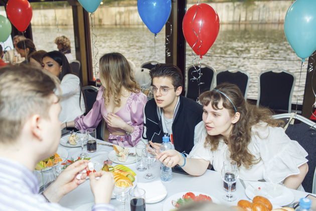 Виды Последний звонок на теплоходе Прага с фуршетом