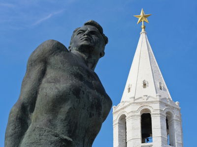 Площадь 1 Мая и памятник Мусе Джалилю