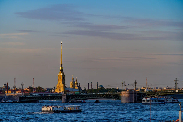 Большая обзорная на 5 часов: Петербург, Смольный, Петропавловская крепость