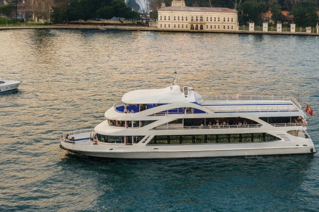 Виды Стамбул: закатный круиз по Босфору с аудиогидом и напитками