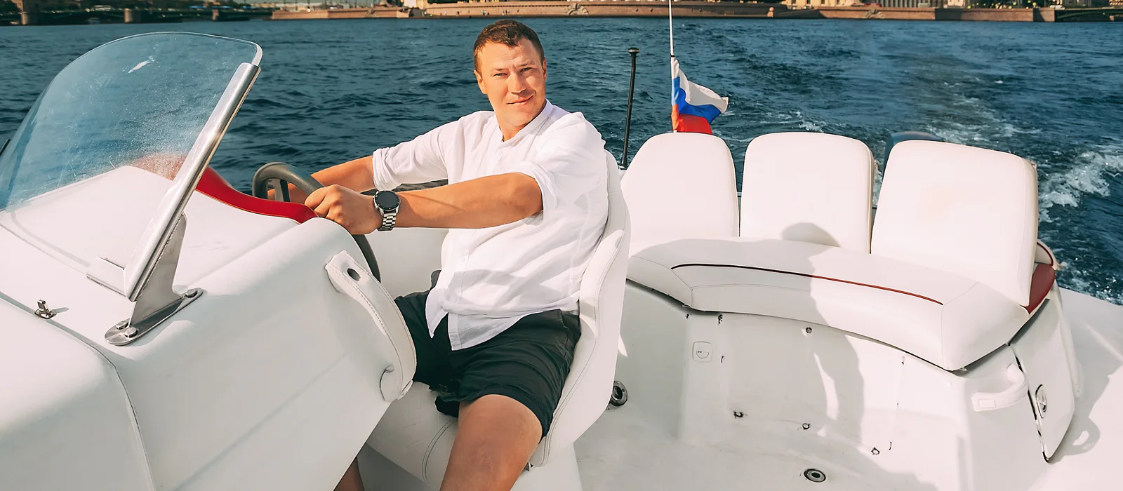Романтика Петербурга: индивидуальная прогулка на катере «Одиссей» — экскурсия, Санкт-Петербург, Россия | Покатаем