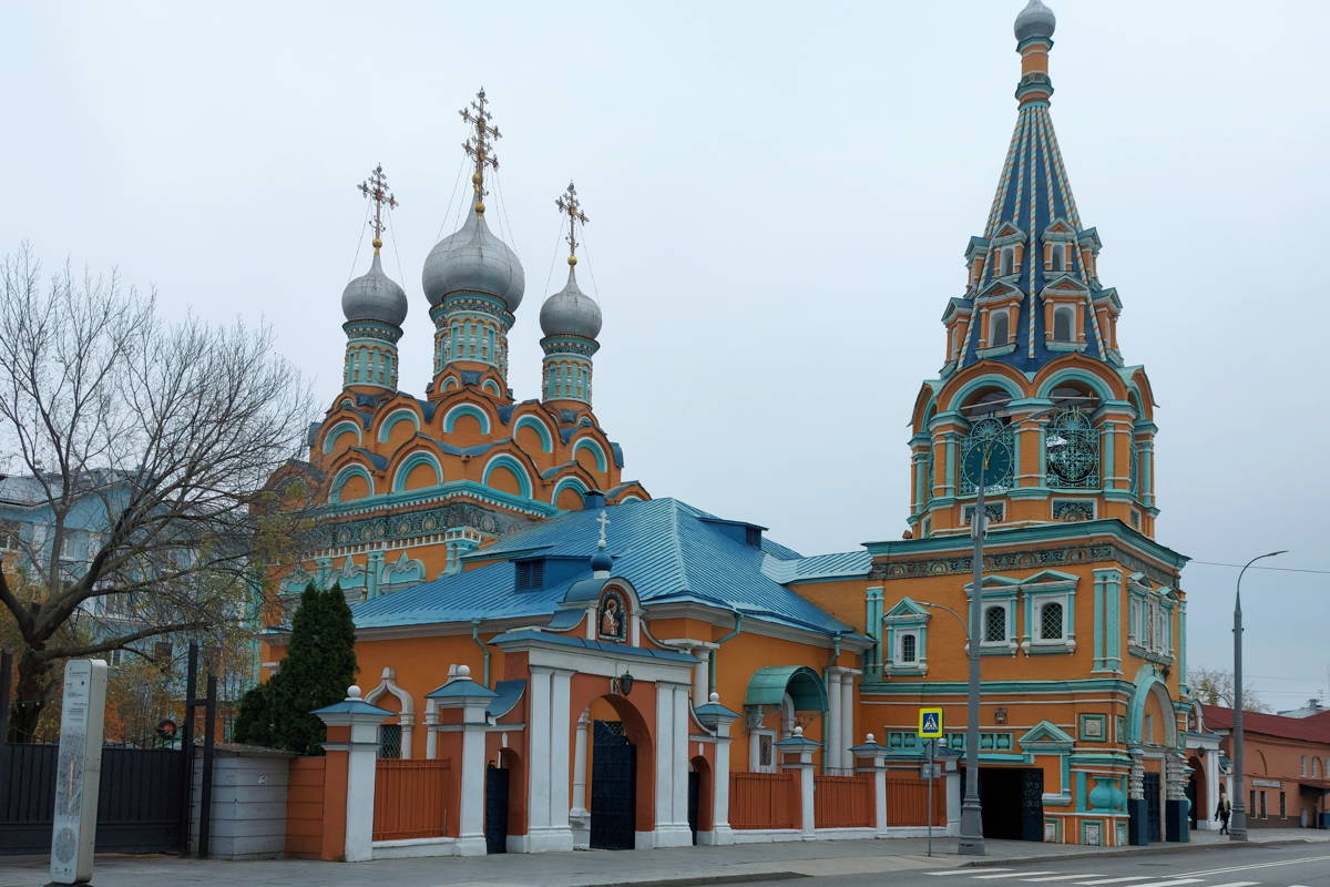 По Большой Полянке — старинная архитектура и буйные жители