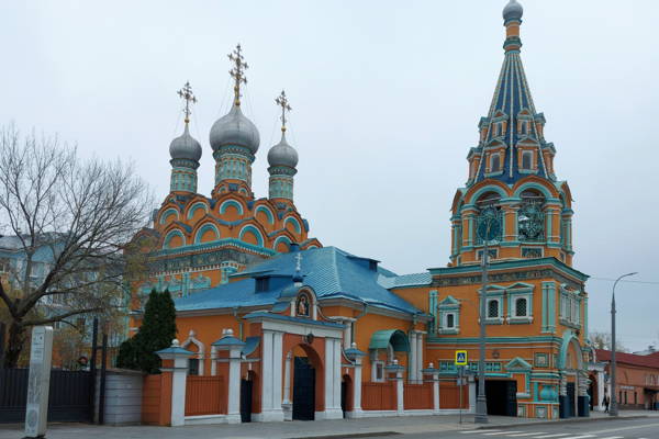 По Большой Полянке — старинная архитектура и буйные жители