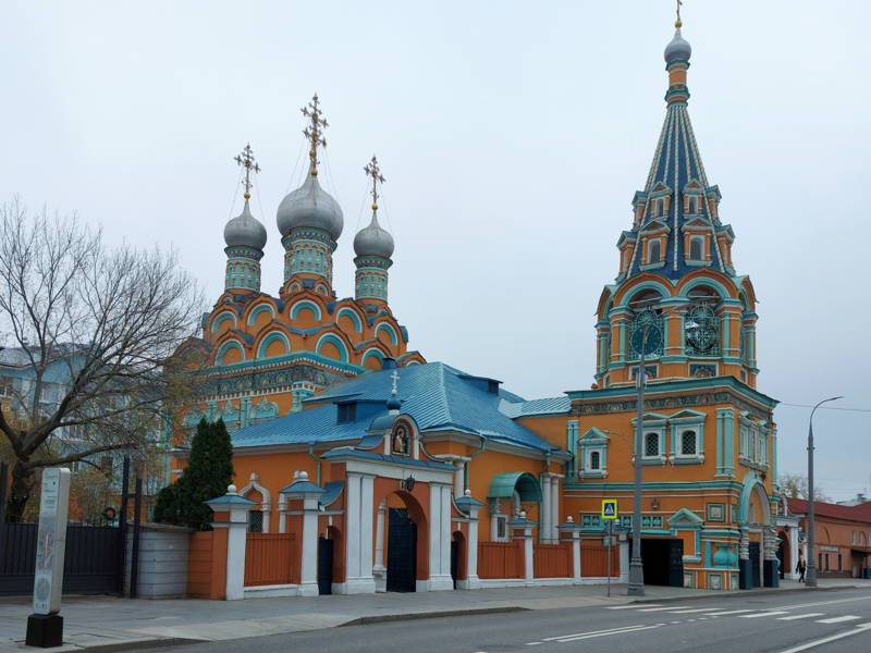 По Большой Полянке — старинная архитектура и буйные жители