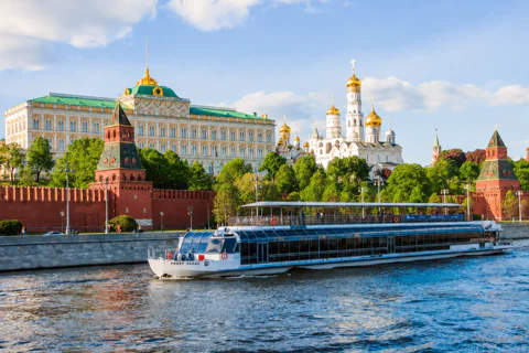 Круиз на теплоходе «Ривер Палас» по центру от Москва-сити