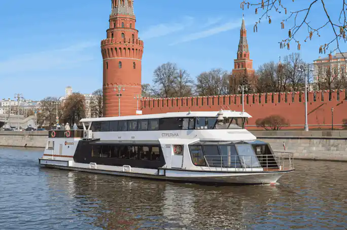 Круговая прогулка от причала «Крымский мост» на электроходе «Стрельна»