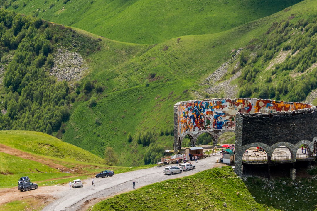 Казбег — Ананури — Гудаури: легендарные пейзажи — фото 5