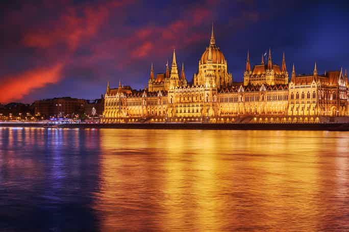 Budapest: Bootsfahrt am Abend mit Getränken und Live-Musik