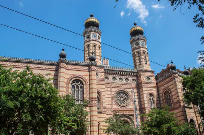 Budapest: Jewish History Tour with Local Guide & Synagogue Ticket