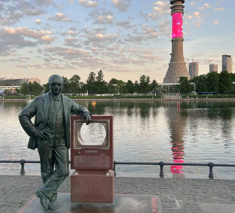 Пешеходная экскурсия «Прогулка по Останкино: от космоса до телевидения»