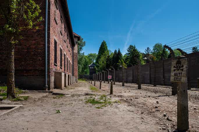 From Krakow: Auschwitz-Birkenau Camp Complex Guided Day Trip