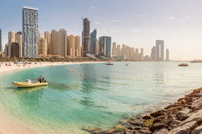 Dubai Marina: Guided Sightseeing Tour by Speedboat