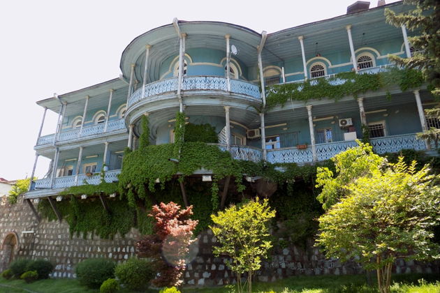 Виды Тбилиси с улыбкой: прогулка по Старому городу