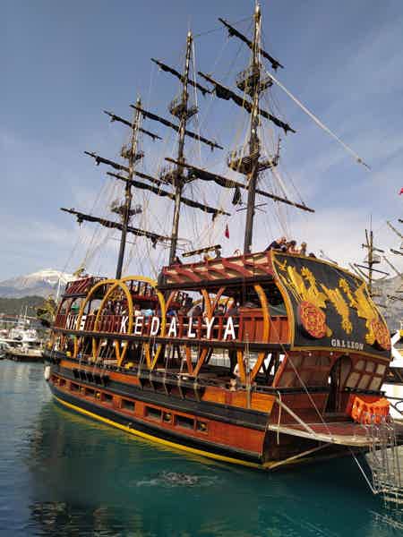 Прогулка на пиратской яхте по Средиземному морю - фото 1
