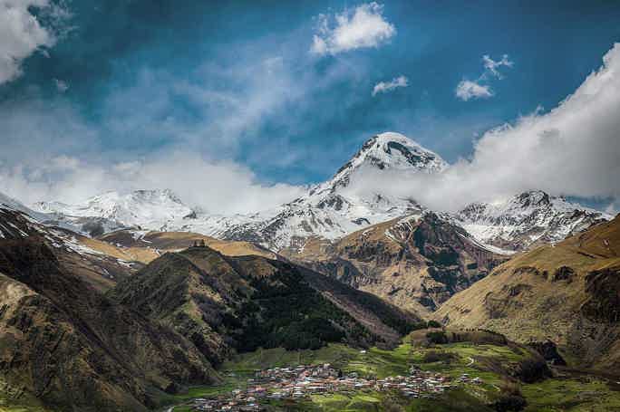 Казбеги - Ананури - Гудаури: Казбек: путешествие в сердце Кавказских гор.