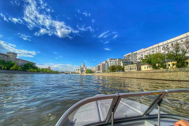 Обзорная прогулка по Москве-реке на катере без капитана