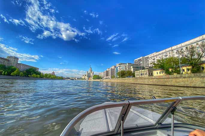Обзорная прогулка по Москве-реке на катере без капитана