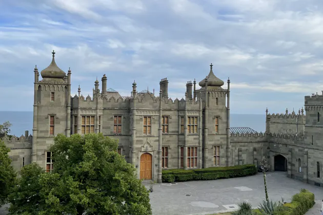 Ялта — царица Крыма: красота сквозь века (из Алупки) — фото 2