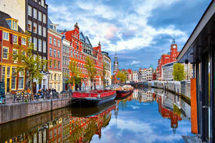 Amsterdam: Canal Cruise with Live Commentary and Audio Guide