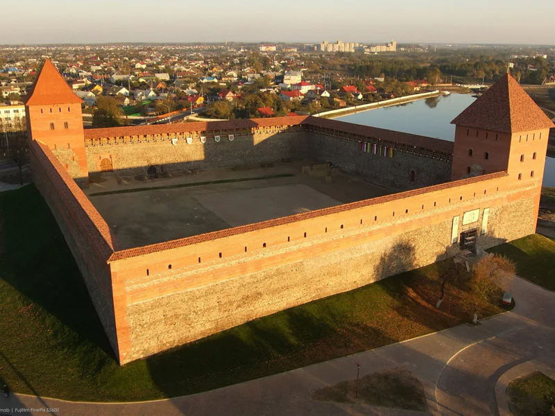 Ваш личный трансфер в Лидский замок с максимальным комфортом из Гродно — фото 3, Гродно | Покатаем