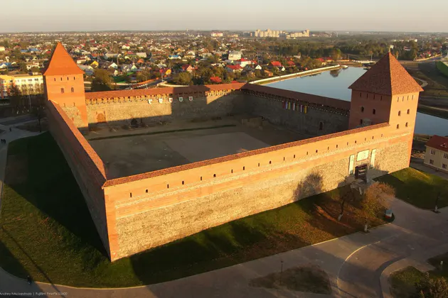 Ваш личный трансфер в Лидский замок с максимальным комфортом из Гродно — фото 3