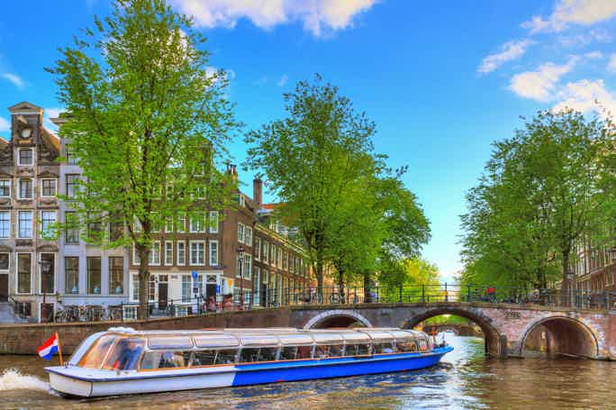 Amsterdam: Open Boat Tour with Optional Unlimited Drinks