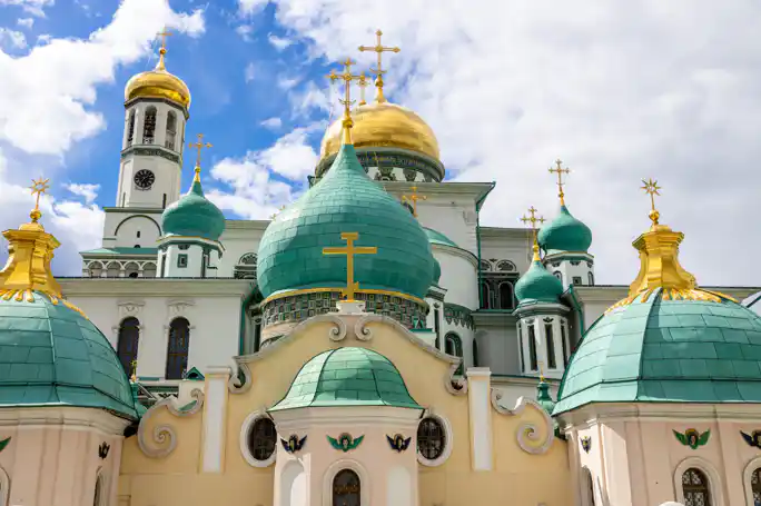Возрождённые святыни: по храмам и монастырям Истринского края