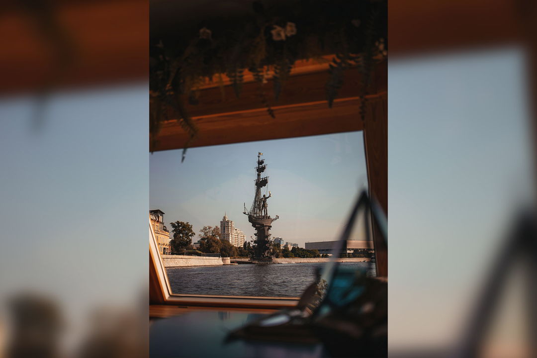 Круиз на дизайнерском теплоходе «Волна» от причала «Киевский» — фото 7
