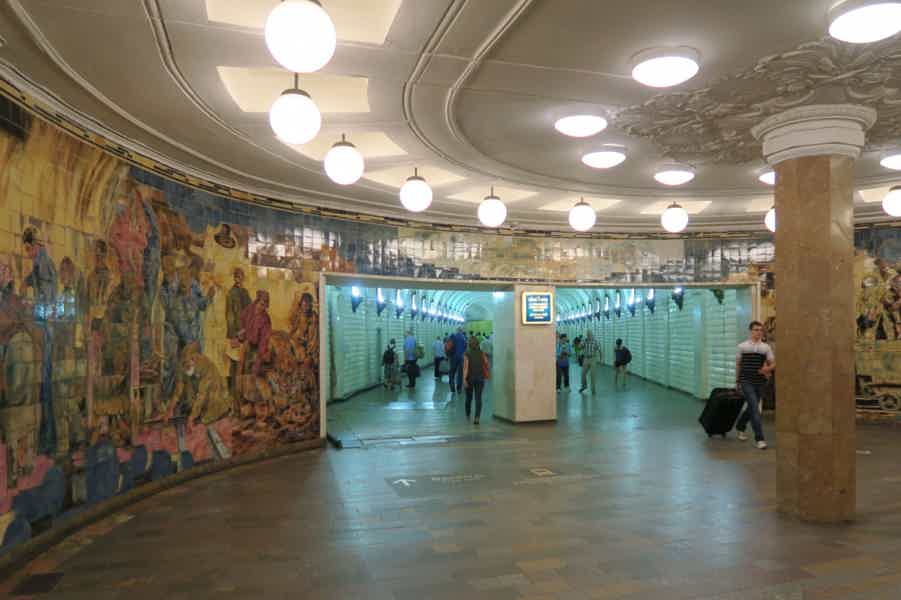 Подземные дворцы Москвы: экскурсия по Московскому метро - фото 4